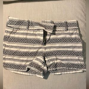 Black and Cream Tribal Patterned LOFT Riviera Short, Size 4